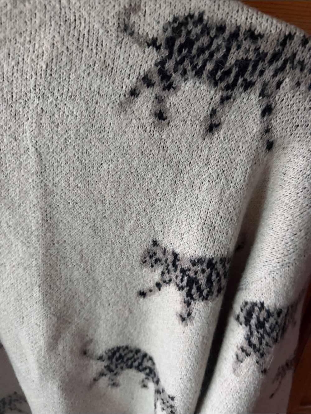 vestique Two-Tone Cheetah Pattern Open Cardigan in Cream and Brown - Picture 3 of 6